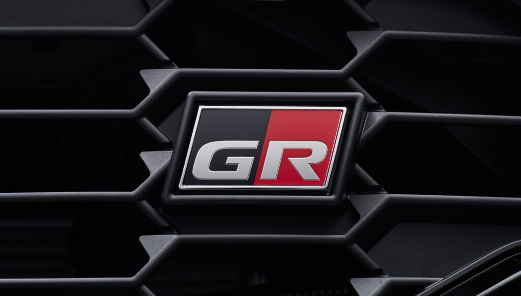 新型カローラ クロス GRエンブレム