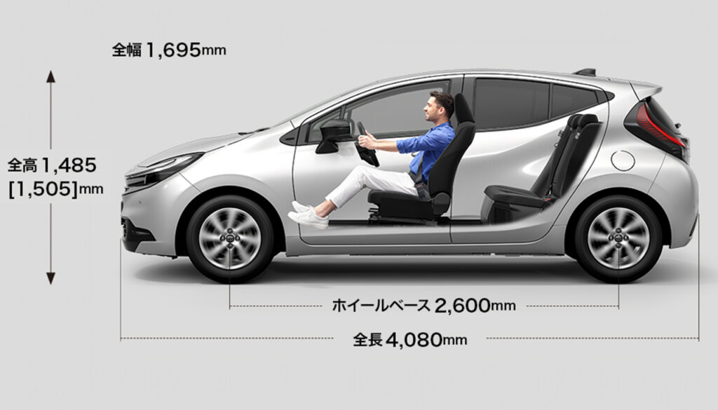 新型アクア