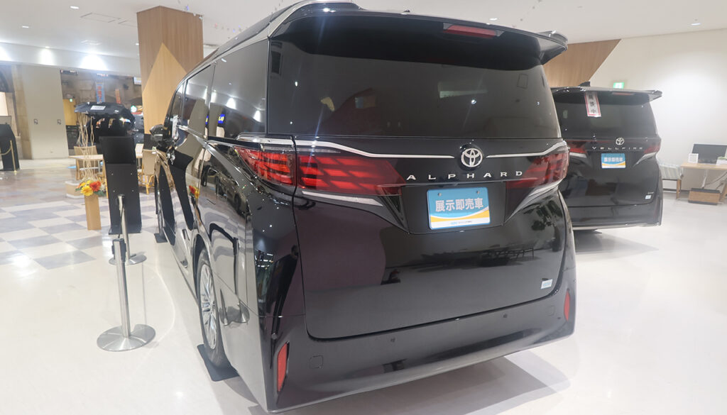 現地撮影:© Premium Cars Life(ウエインズトヨタ神奈川・トレッサ横浜オートモール)