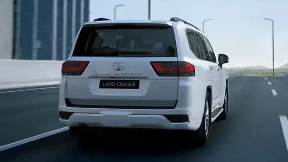 ランドクルーザー300 ハイブリッド 中東仕様モデル。最初に公開・販売が始まった地域の公式画像(出典:Toyota Middle East)